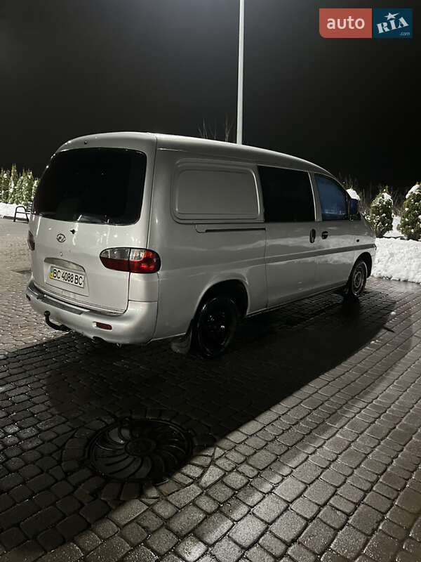 Минивэн Hyundai H 200 2001 в Городке