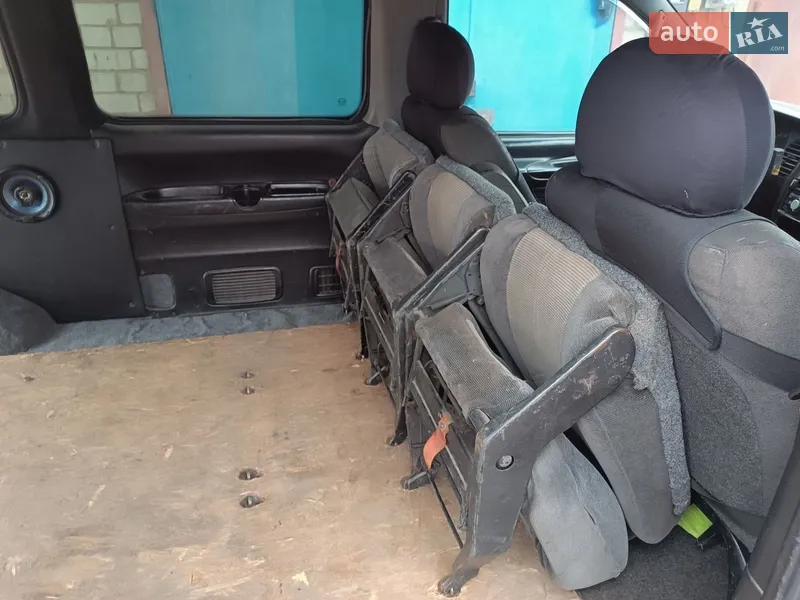 Hyundai H 200 2000 VIN KMJWVH7FPYU169708 фото оголошення 3 з 44