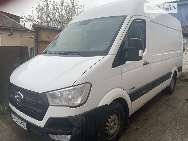 Вантажний фургон Hyundai H 350 2015 в Старих Петрівцях