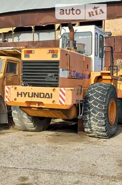 Фронтальный погрузчик Hyundai HL 2000 в Одессе