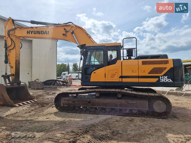 Гусеничный экскаватор Hyundai HX 2018 в Одессе