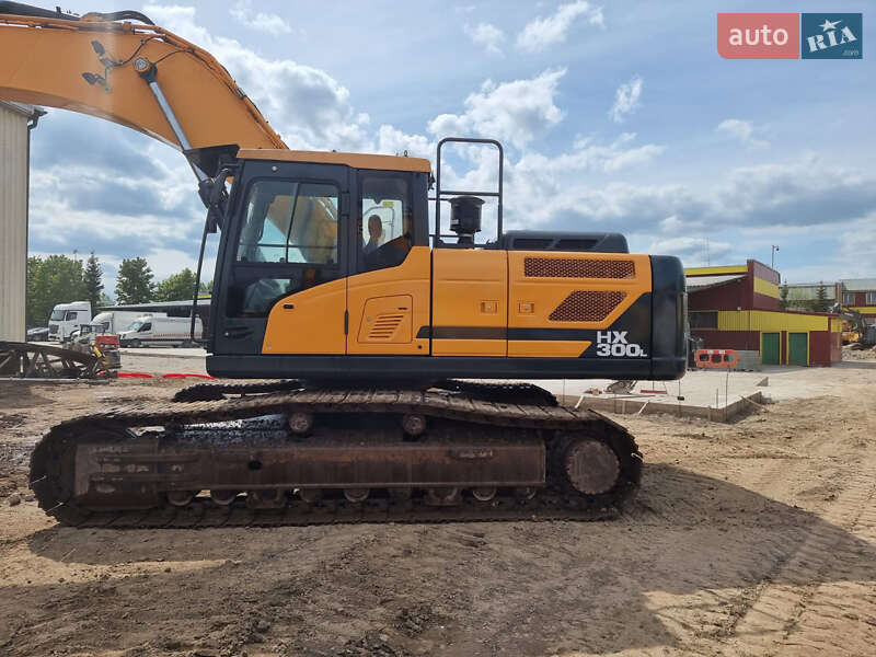 Гусеничный экскаватор Hyundai HX 2018 в Одессе