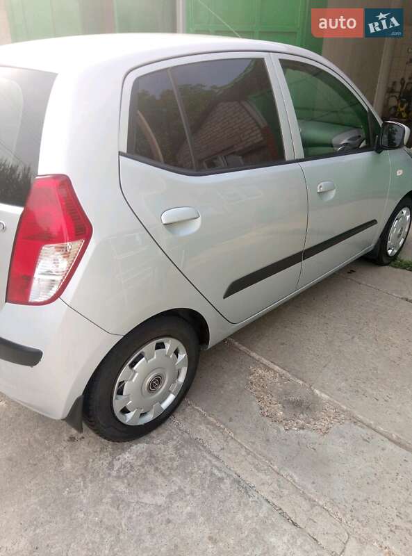 Хэтчбек Hyundai i10 2008 в Долинской
