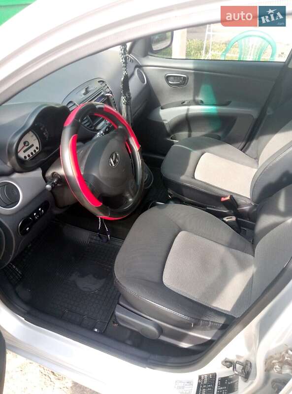 Хэтчбек Hyundai i10 2008 в Долинской фото 11 Хэтчбек Hyundai i10 2008 в Долинской