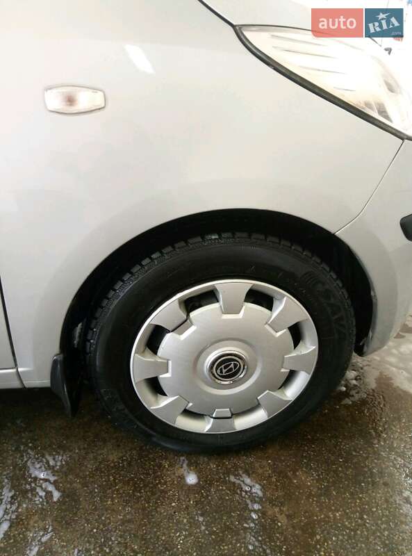 Хэтчбек Hyundai i10 2008 в Долинской