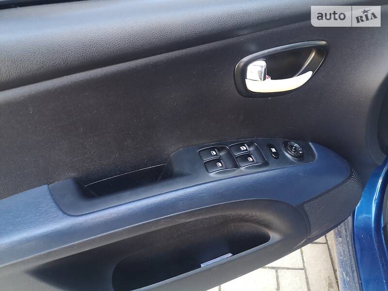 Хетчбек Hyundai i10 2011 в Миколаєві