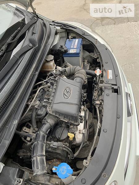 Хетчбек Hyundai i10 2012 в Запоріжжі