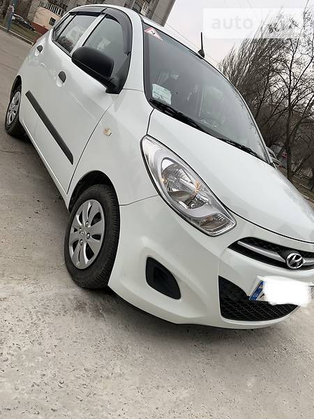 Хетчбек Hyundai i10 2012 в Запоріжжі