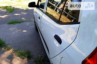 Хетчбек Hyundai i10 2012 в 