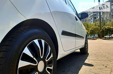 Хетчбек Hyundai i10 2012 в 