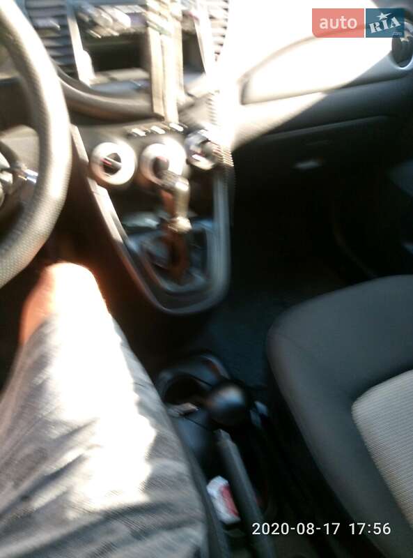 Хэтчбек Hyundai i10 2008 в Долинской