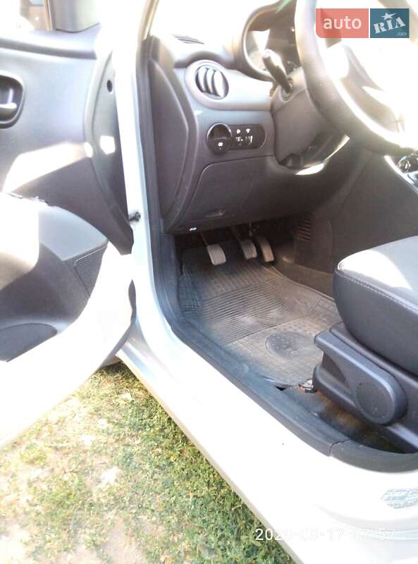 Хэтчбек Hyundai i10 2008 в Долинской фото 45 Хэтчбек Hyundai i10 2008 в Долинской