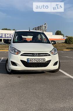 Хэтчбек Hyundai i10 2012 в Ужгороде