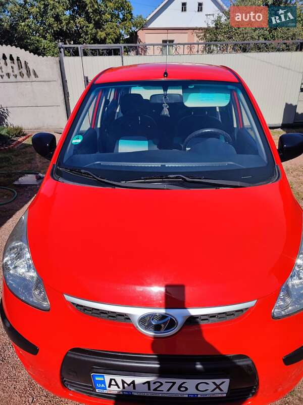Хэтчбек Hyundai i10 2010 в Черняхове