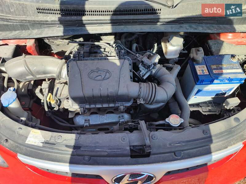 Хэтчбек Hyundai i10 2010 в Черняхове