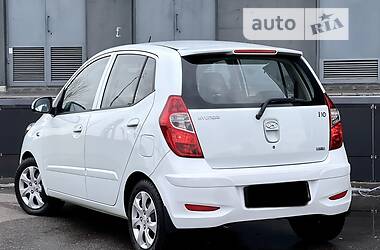Хэтчбек Hyundai i10 2012 в 