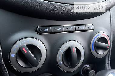 Хэтчбек Hyundai i10 2012 в 