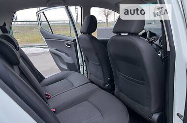 Хэтчбек Hyundai i10 2012 в 