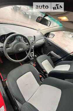 Хэтчбек Hyundai i10 2008 в Сарнах