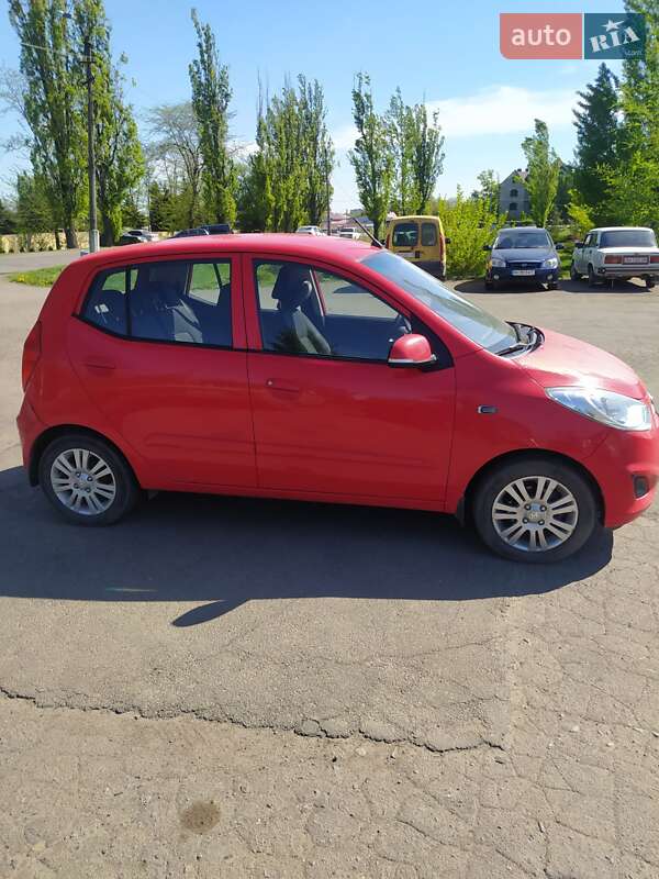 Хэтчбек Hyundai i10 2013 в Покровске