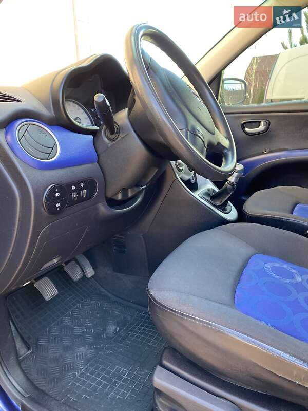 Хэтчбек Hyundai i10 2009 в Одессе