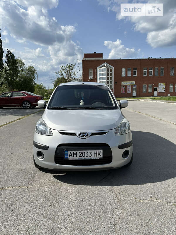 Хэтчбек Hyundai i10 2008 в Звягеле