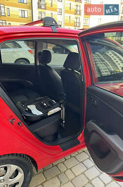 Хетчбек Hyundai i10 2010 в Івано-Франківську