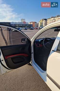 Хэтчбек Hyundai i10 2008 в Киеве