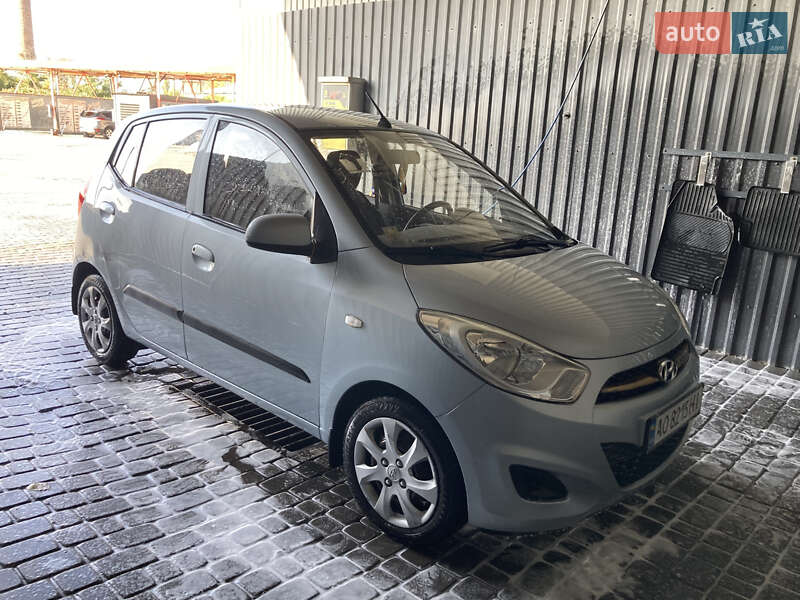 Хетчбек Hyundai i10 2013 в Мукачевому