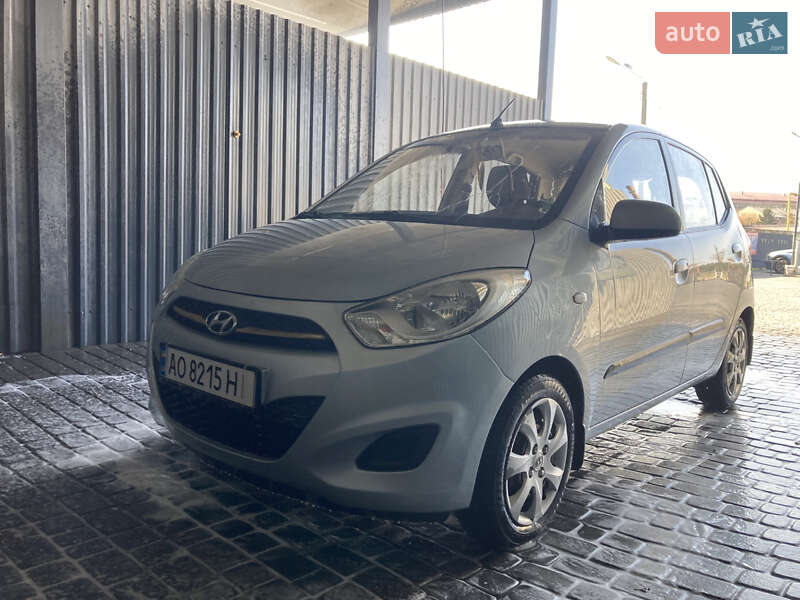 Хетчбек Hyundai i10 2013 в Мукачевому