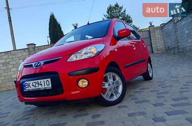 Хэтчбек Hyundai i10 2010 в Дубно