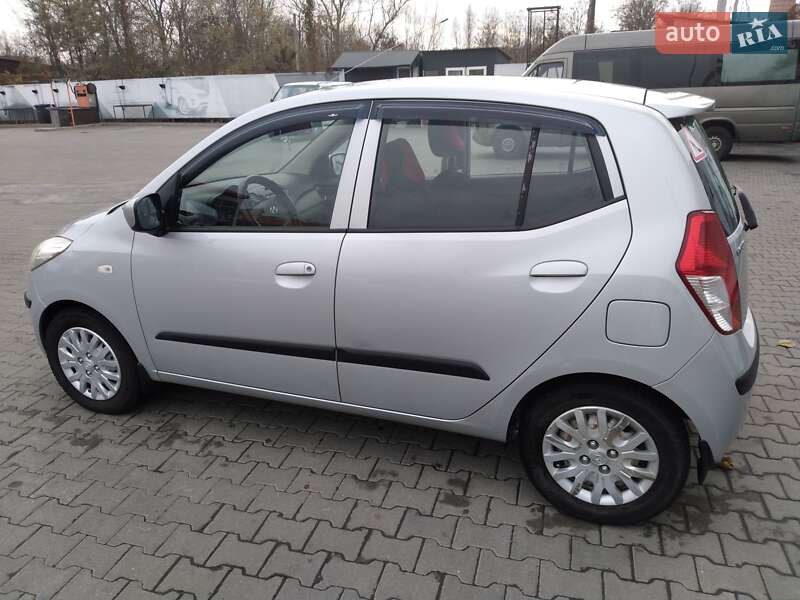 Хетчбек Hyundai i10 2009 в Чернівцях