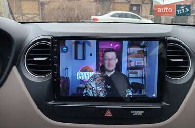 Хэтчбек Hyundai i10 2014 в 