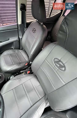 Хэтчбек Hyundai i10 2013 в 