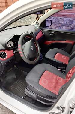 Хэтчбек Hyundai i10 2008 в Новомосковске