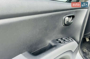 Хетчбек Hyundai i10 2012 в 