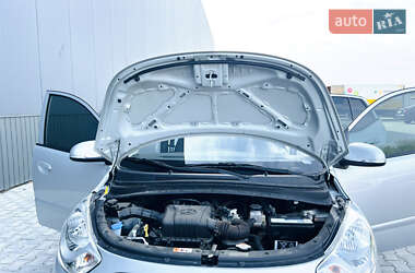 Хетчбек Hyundai i10 2012 в 