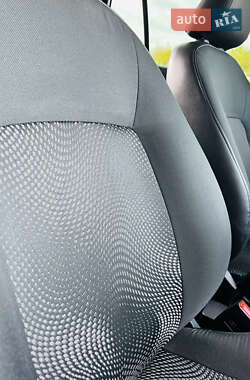 Хетчбек Hyundai i10 2012 в 