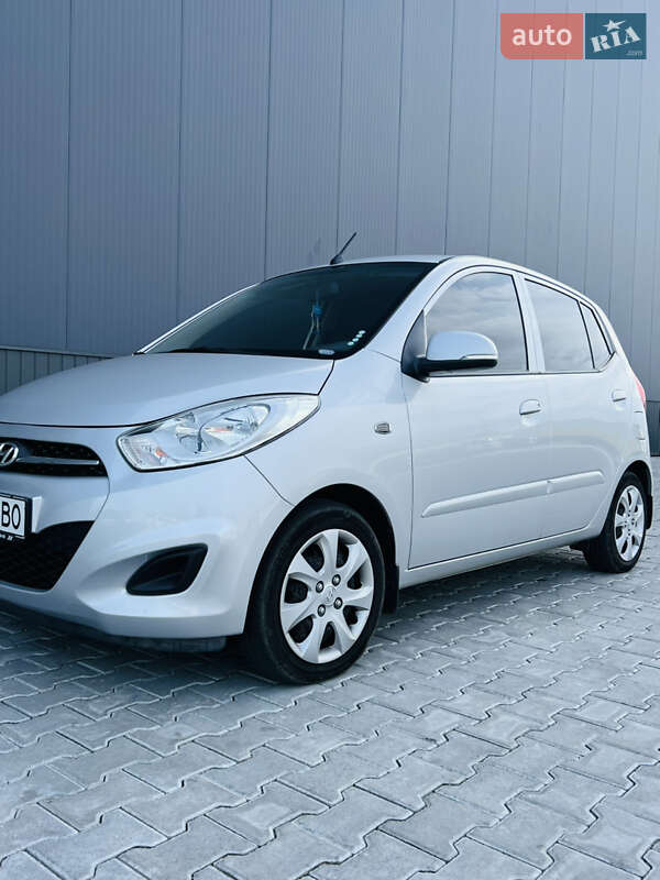Хетчбек Hyundai i10 2012 в 