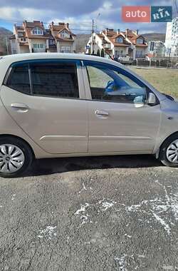 Хэтчбек Hyundai i10 2012 в 