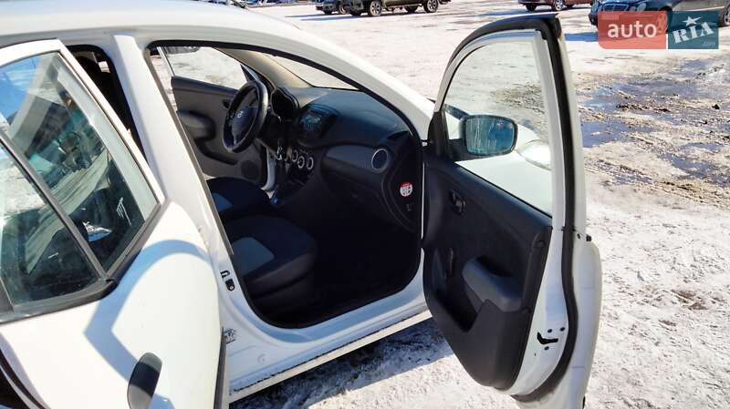 Хетчбек Hyundai i10 2008 в Чернігові