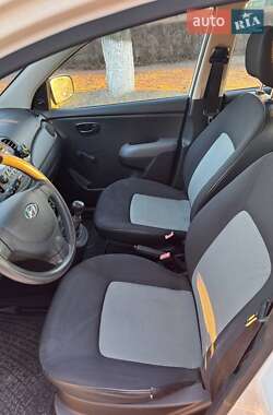 Хэтчбек Hyundai i10 2009 в 
