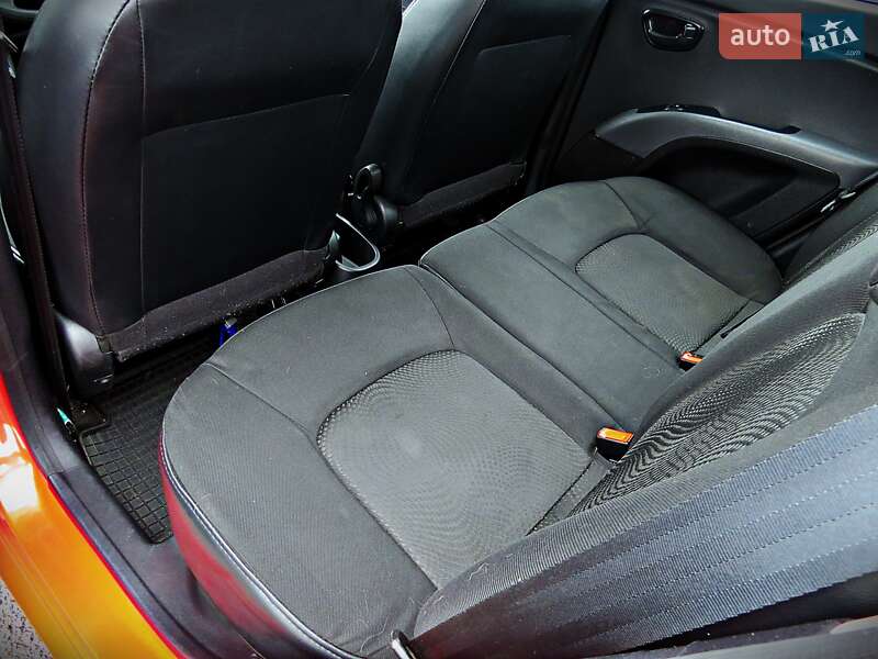 Хэтчбек Hyundai i10 2012 в Черкассах