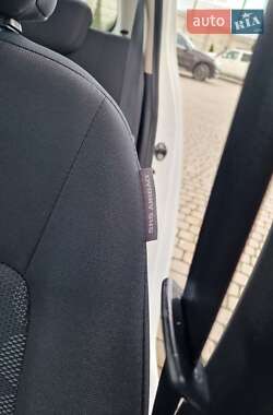 Хэтчбек Hyundai i10 2009 в 