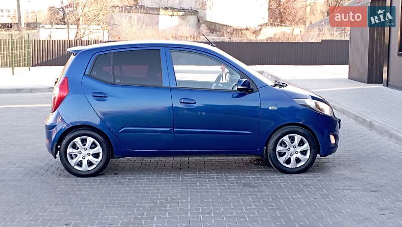 Хэтчбек Hyundai i10 2011 в Одессе