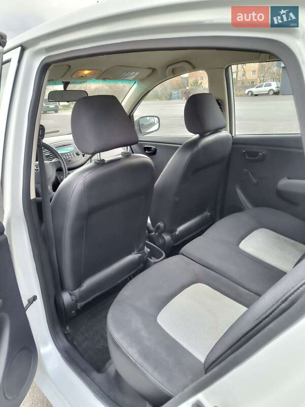 Хэтчбек Hyundai i10 2009 в Тульчине