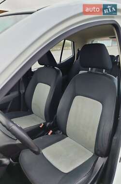 Хэтчбек Hyundai i10 2009 в 