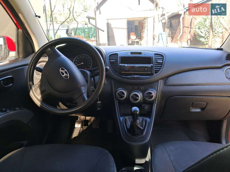 Хэтчбек Hyundai i10 2012 в Мукачево