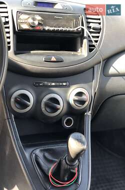 Хэтчбек Hyundai i10 2013 в 