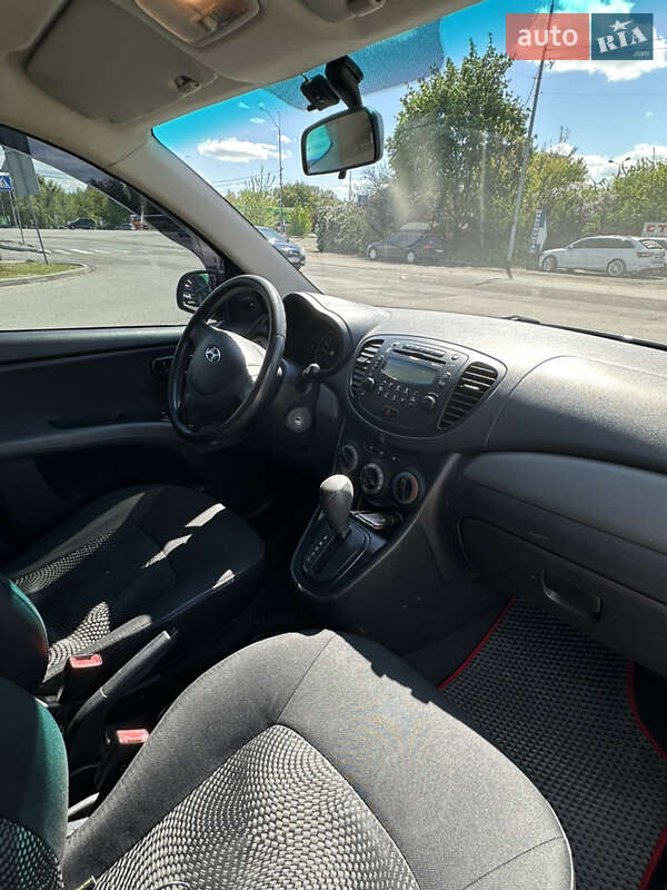 Хэтчбек Hyundai i10 2011 в Киеве